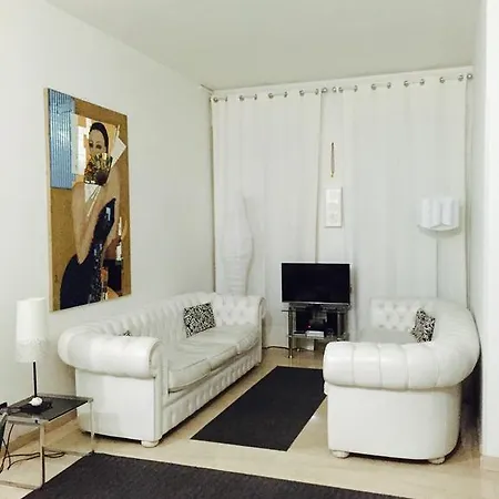 White ميلان