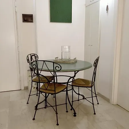 White ميلان
