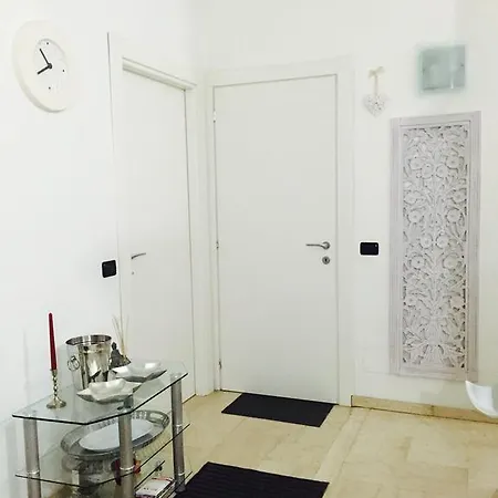 White * ميلان