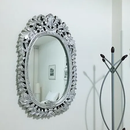 White * ميلان