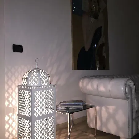 شقة White