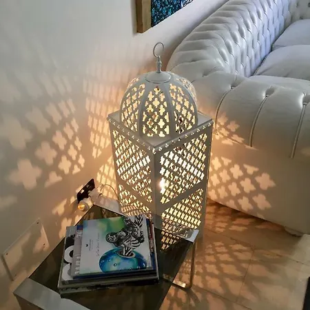 White شقة *